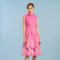 在飛比找momo購物網優惠-【NADIA LIN 林臣英】荷葉蕾絲領粉花洋裝