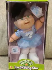 NEW Cabbage Patch Doll 2001 Ice Skating Star Betsy Jane. Brown Hair Green Eyes.