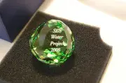 SWAROVSKI 2008 SCS GALA PAPER WEIGHT SIGNED BY DESIGNER 967003