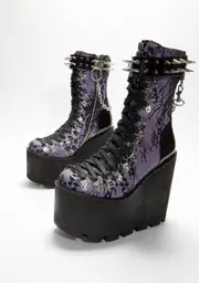 [Widow] Haunted Traitor Boots
