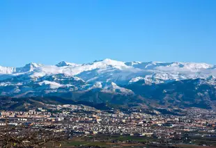 格拉納達安布羅茲 2 房美麗山景公寓 - 附共享游泳池及陽台 - 離滑雪坡 27 公里