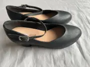 Bloch Heels Dance Shoes Womens Black Faux Leather Closed Toes. New