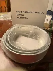 VintageSpringform pan set 3 piece tinned steel locking, New. Sku#4f22