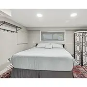 1ks Bdrm + By Lake Sunny Okanagan 1.5 Blocks Kel Gen Hosp 5min Ouc 1.5km Dwntwn