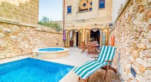 5 bedrooms villa with private pool and wifi at In Nadur 1 km away from the beach