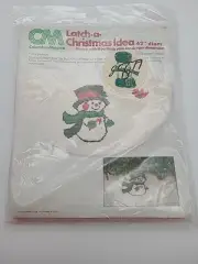 Latch Hook Snowman Hearth Rug Xmas Tree Skirt CM Columbia Minerva READ NOS Vtg