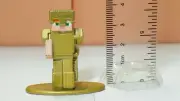Alex in Gold Armor MINECRAFT game Nano MetalFigs Metal Die Cast MiniFig figurine
