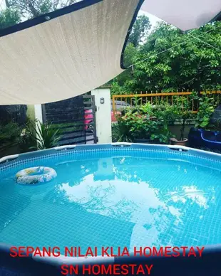 汝來新城的6臥室獨棟住宅 - 500平方公尺/5間專用衛浴SEPANG NILAI KLIA HOMESTAY 6ROOM AIRCOND WITH POOL