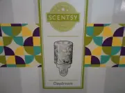 SCENTSY DAYDREAM WALL PLUG IN NIGHT LITE WAX WARMER FLORAL DESIGN (new)(A)