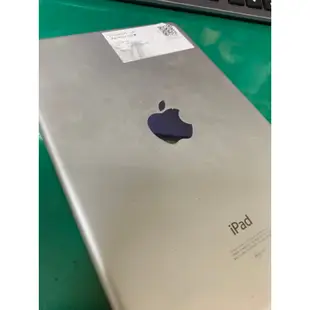 iPad Mini 4 (WiFi) 64G銀色 / 二手平板 (可購入後自行評估要不要換電池)