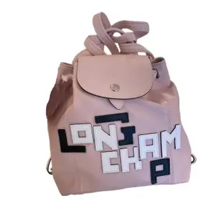 【LONGCHAMP】LONGCHAMP LOGO字小羊皮雙肩包 mini 兩色可選 粉紅黑白字母色.白色黑綠字母色