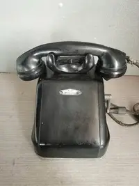 在飛比找Yahoo!奇摩拍賣優惠-膠木手搖電話機老式電話機20363