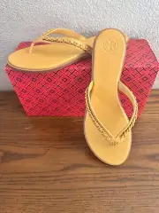 Tory Burch Everly Chain Logo Thong Sandals Paris Nappa Yellow Leather Sz 10 New