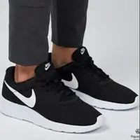 在飛比找蝦皮購物優惠-女生 + NIKE ROSHE RUM 慢跑鞋