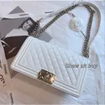 現貨 SHAW英國二手 CHANEL 香萘兒 22P新款 白色 中號 LEBOY 白金BOY 牛皮 魚子醬包 鏈帶包