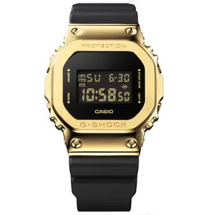 【CASIO 卡西歐】G-SHOCK 時尚經典方形金屬錶殼電子錶-黑金(GM-5600G-9 情侶錶)