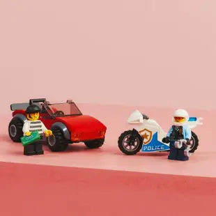 【LEGO 樂高】城市系列 60392 警察摩托車飛車追逐(玩具車 交通工具)
