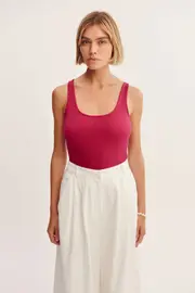 AXEL SCOOP SINGLET - DRAGONFRUIT