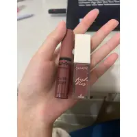 在飛比找蝦皮購物優惠-九成新 僅手部試色Nyx唇蜜 colourpop lip c