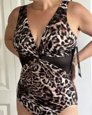 MIRACLESUIT Twist of Fate 1 PC V Neck Mesh Cut Out Leopard Swimsuit Sz 8 NWT