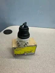 SQUARE D 9001SKS49BH2 3-POSITION SELECTOR SWITCH. NEW FREE SHIPPING.