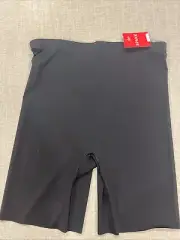 NWT SPANX Black Thinstincts Medium Slimming 10005R Shorts Shapewear NEW