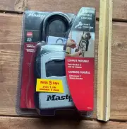 Master Lock Key Box 5400D Key Safe w/ Combination Lock 5 Key Capacity New Sealed