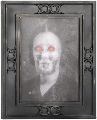 Party Destination Lenticular Horror Portrait Woman