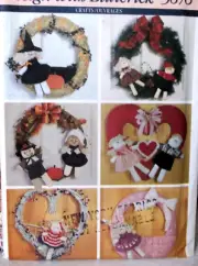 Butterick Christmas Craft Sewing Pattern Seasonal Door Decor Wreath Greeter