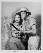 CREATURE FROM THE BLACK LAGOON WITH JULIE ADAMS 8x10 Photo ga
