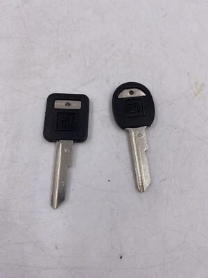 Set of 2 UNCUT GM Keys Square and Round Set C,D Blanks Black Plastic Cover