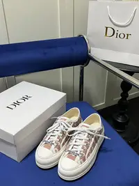 在飛比找Yahoo!奇摩拍賣優惠-Dior 迪奧新品WALK'N'DIOR 厚底刺繡運動鞋 頂
