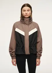 SHELTER JACKET IN FOSSIL, XL