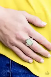 Paparazzi: Mystically Malibu - Green Ring