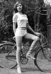 Madeline Smith James Bond actress Live and Let Die OLD PHOTO 51