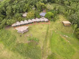 山麓九間旅館9 Huts on a Hill