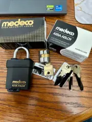 Medeco Assa Abloy model 54-615KO padlock core & keys - New