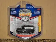 Jada 1957 Chevy Suburban Badge City Heat Police '57 Black