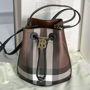 Burberry 80662131 迷你TB 抽繩水桶包 深樺木棕《2024季度新品》