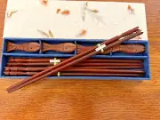Wood Chopsticks Set of 4 Pairs with Fish Resting Holders Thailand New in Box