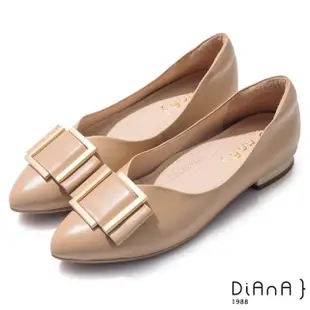 【DIANA】2cm 質感牛皮金屬方框飾釦蝴蝶結尖頭低跟鞋-漫步雲端焦糖美人(太妃奶)