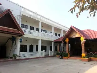 班潘飯店Ban Phuan Hotel