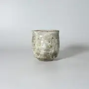 Ash glaze Kohiki Yunomi teacup with wooden box. Kiyoshi Yamato.