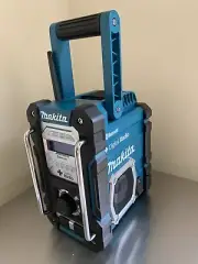 Makita DIGITAL BLUETOOTH JOBSITE RADIO DMR112 Speaker Stereo, Skin Only