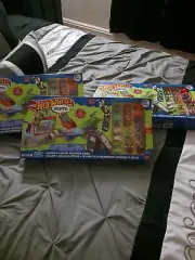 Hot Wheels Skate Aquarium & Arcade Skatepark Bundle Tech Deck Fingerboard Set