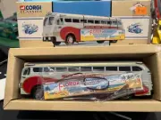 Corgi Champlain Yellow Coach 743 Die-Cast Bus 1:50 Scale