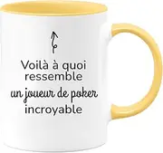 quotedazur - Voil Quoi Seems Un Joueur de Poker Incredible Mug - Poker Player Gift - Birthday Gift Idea - Idea For An Original Attention Poker Player - Yellow