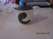 chinese ceramic tea mug/teapot wth top and sprainer and 2 tea cups in org, box