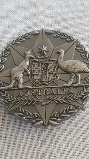 Coat Of Arms badge AUSTRALIA Commonweath Silver