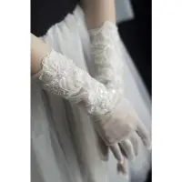 在飛比找蝦皮購物優惠-吉設計 新娘 結婚 蕾絲 縫珠 網紗 手套 中長款 縫珠 細